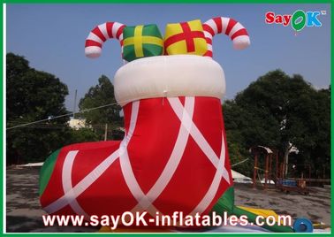 Chaussettes gonflables rouges de Noël de décoration de vacances adaptées aux besoins du client